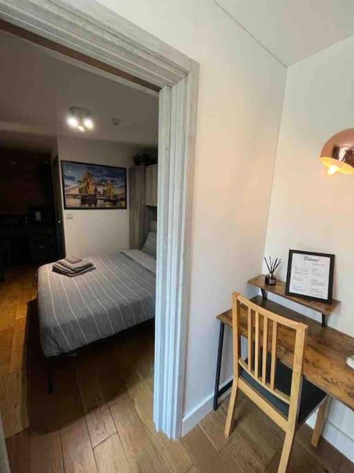 Two-Bedroom Cosy Country Lodge With Private Patio Greenhithe Ngoại thất bức ảnh