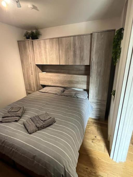 Two-Bedroom Cosy Country Lodge With Private Patio Greenhithe Ngoại thất bức ảnh