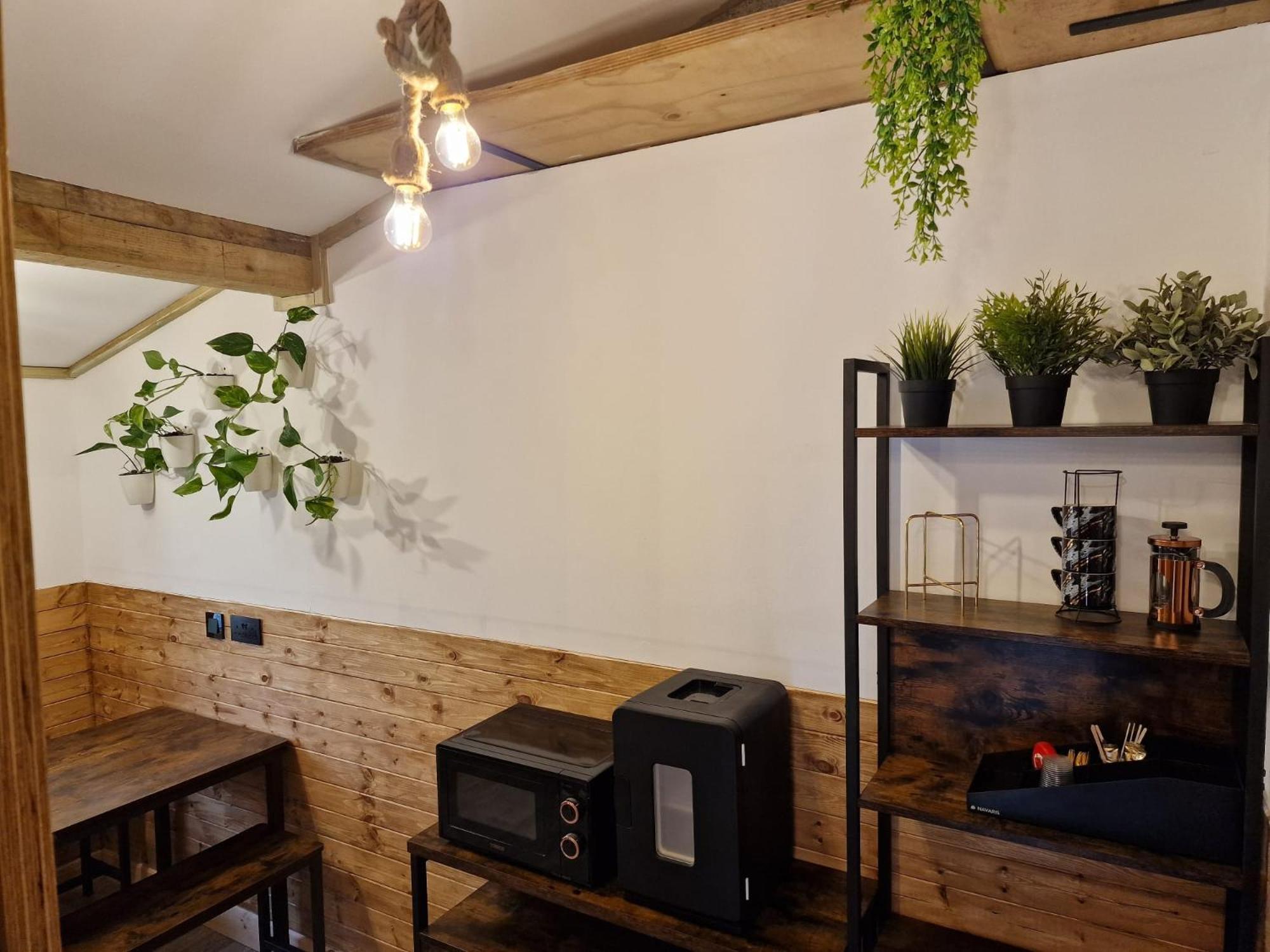 Two-Bedroom Cosy Country Lodge With Private Patio Greenhithe Ngoại thất bức ảnh