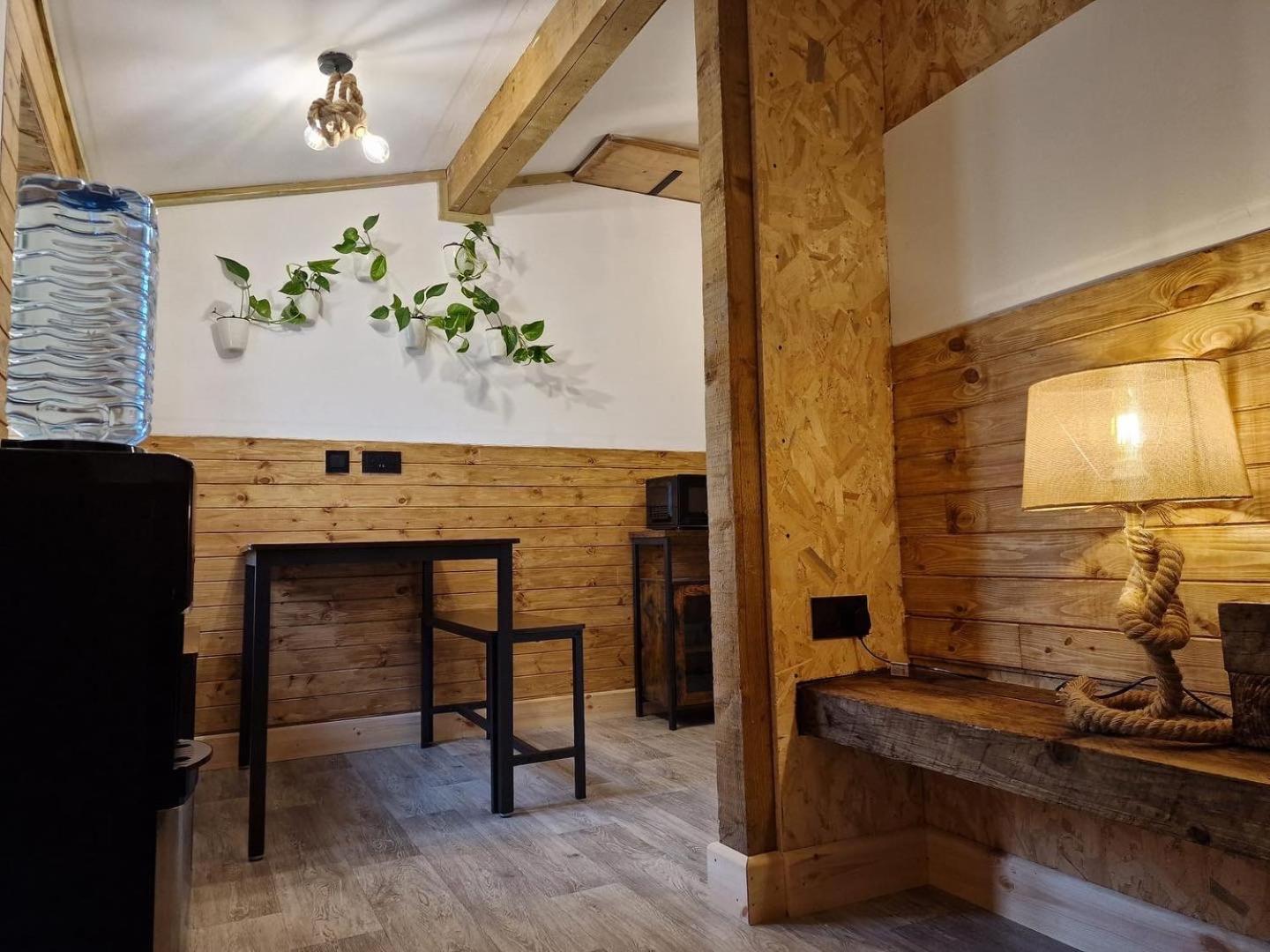Two-Bedroom Cosy Country Lodge With Private Patio Greenhithe Ngoại thất bức ảnh